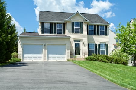 How Professional Pressure Washing Gets Your Home Ready for Painting